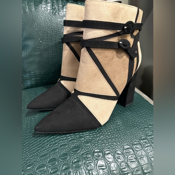 NWOB-Just Fab Suede Ankle Boots - Picture 5 of 6